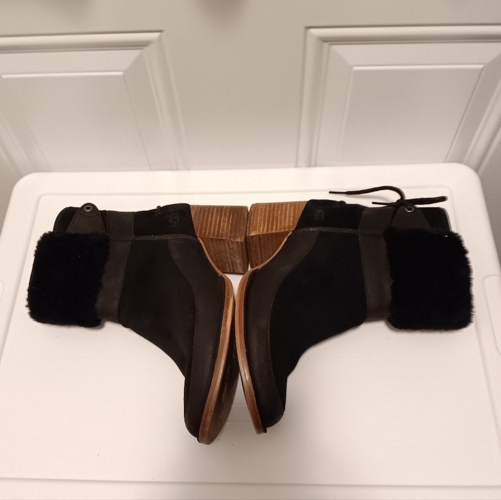 UGG| Kirke Ankle Boots Black Suede Shearling Trim Missing Shoe Lace 9.5 - Picture 4 of 8